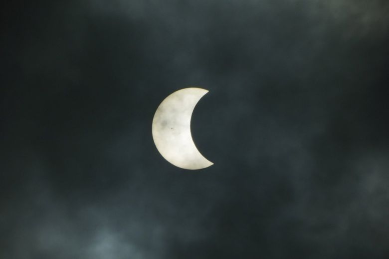 Eclipse solar híbrido 