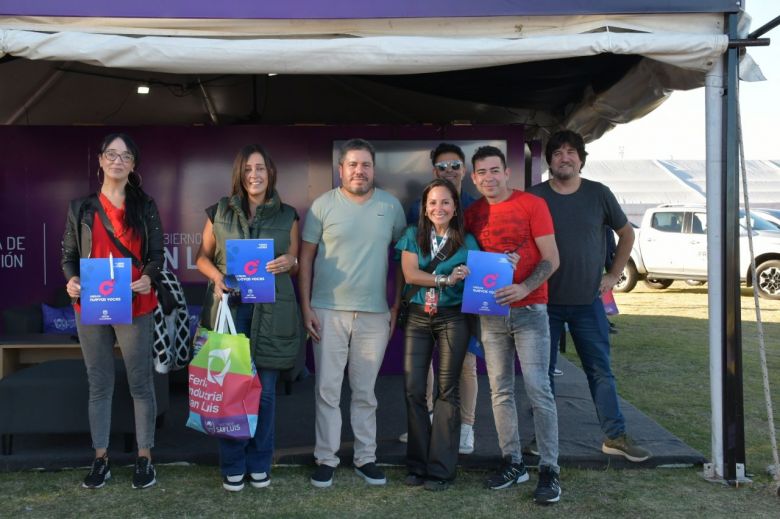 Entregaron  créditos “Nuevas Voces” en la Feria Industrial