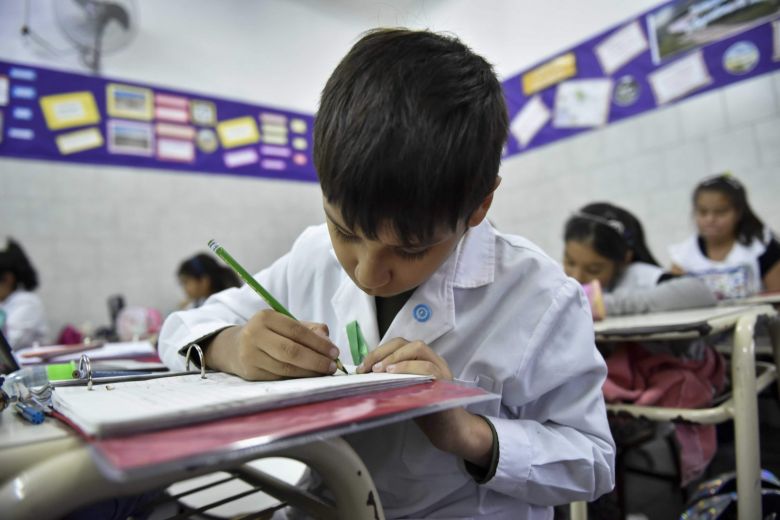 Casi la mitad de los alumnos no alcanza el nivel mínimo en lectura y lanzan una campaña para revertirlo