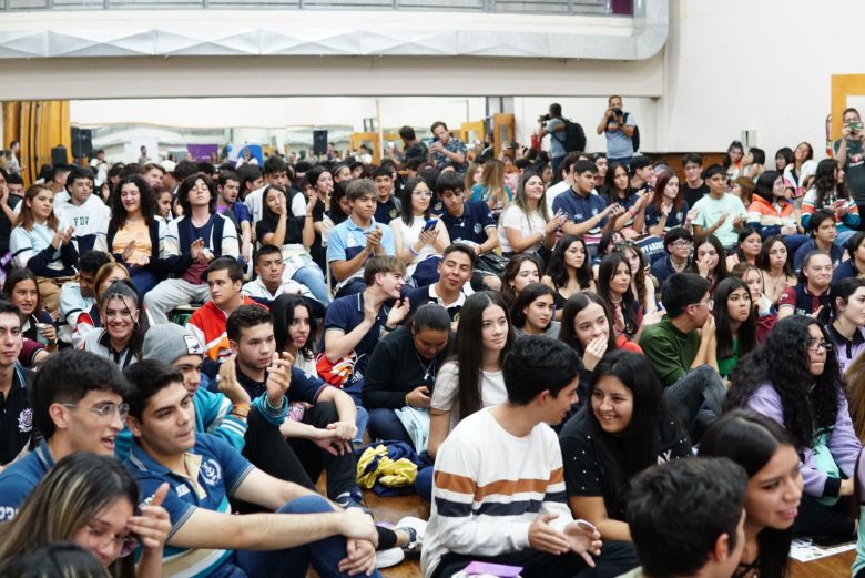 Más de 7400 estudiantes recibirán un adelanto del 25% de las Estampillas Escolares