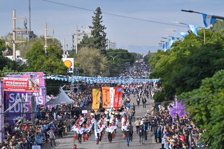 Desfile 25 de Mayo: miles de puntanos celebraron con orgullo y patriotismo