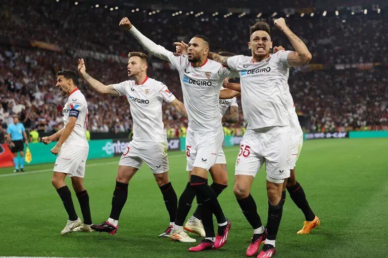 Con el penal definitorio de Gonzalo Montiel, Sevilla derrotó a la Roma y se consagró campeón de la Europa League por séptima vez en su historia