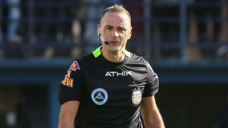 Escándalo en el arbitraje: echaron a Diego Abal tras el error del VAR que terminó con un gol anulado a Gimnasia