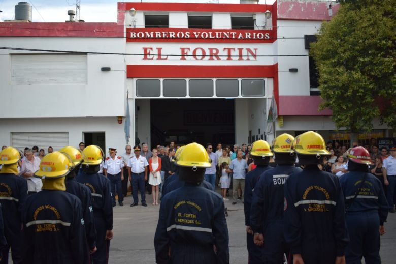 Destacada exhibición en el cuartel de "El Fortin" por el Día Nacional del Bombero Voluntario