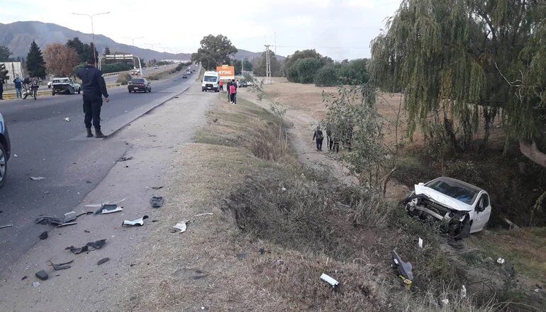 Chocaron dos autos en la Santos Ortiz: uno de los conductores estaba alcoholizado