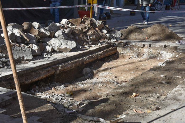 Tránsito inhabilitado por reparación de adoquinado en casco céntrico