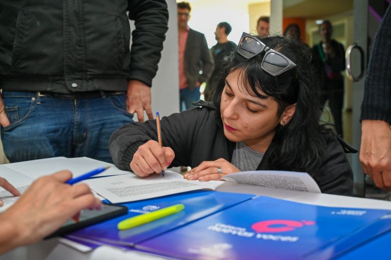 Más profesionales de la comunicación recibieron sus créditos “Nuevas Voces” 