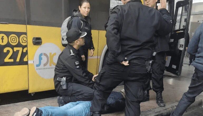 Violó su condena de grooming por difundir material de abuso sexual