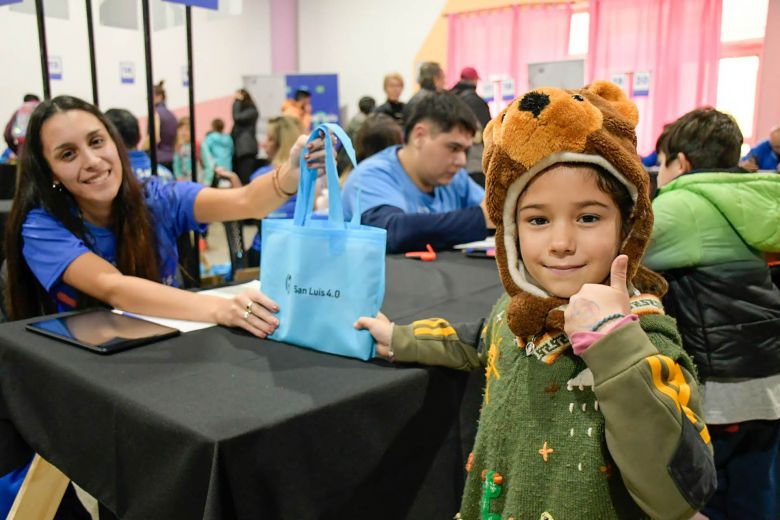 Esta semana continúa la entrega de computadoras en San Luis
