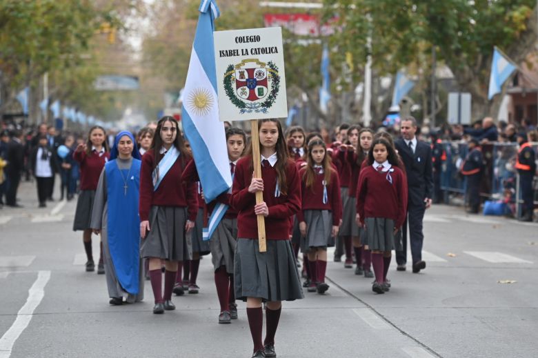 Villa Mercedes vivió con patriotismo y alegría su desfile cívico-militar por el Día de la Independencia