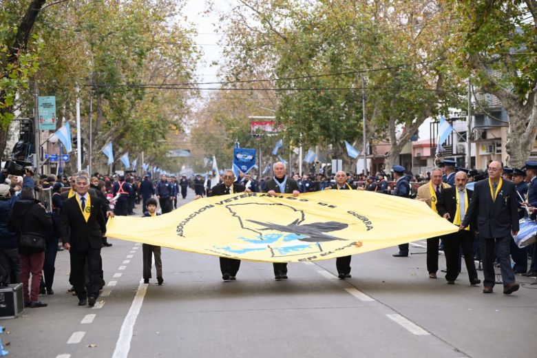 Villa Mercedes vivió con patriotismo y alegría su desfile cívico-militar por el Día de la Independencia