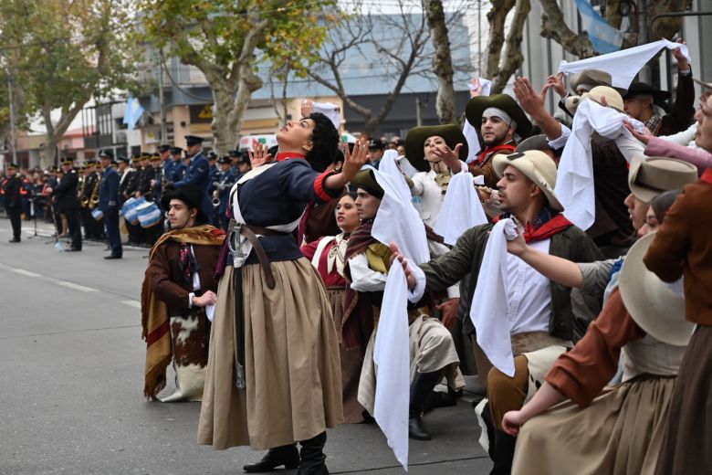Villa Mercedes vivió con patriotismo y alegría su desfile cívico-militar por el Día de la Independencia