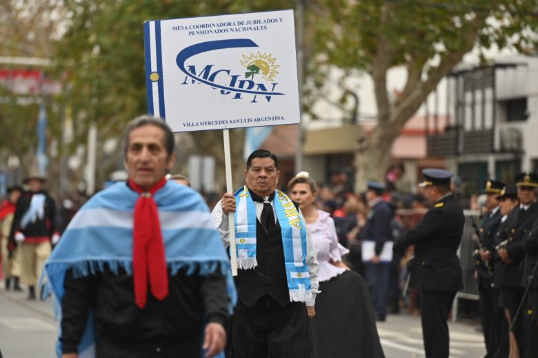 Villa Mercedes vivió con patriotismo y alegría su desfile cívico-militar por el Día de la Independencia