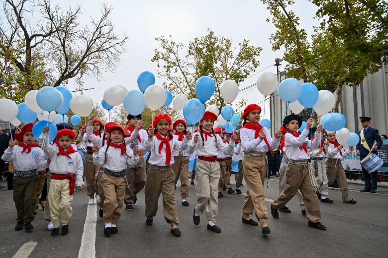 Villa Mercedes vivió con patriotismo y alegría su desfile cívico-militar por el Día de la Independencia