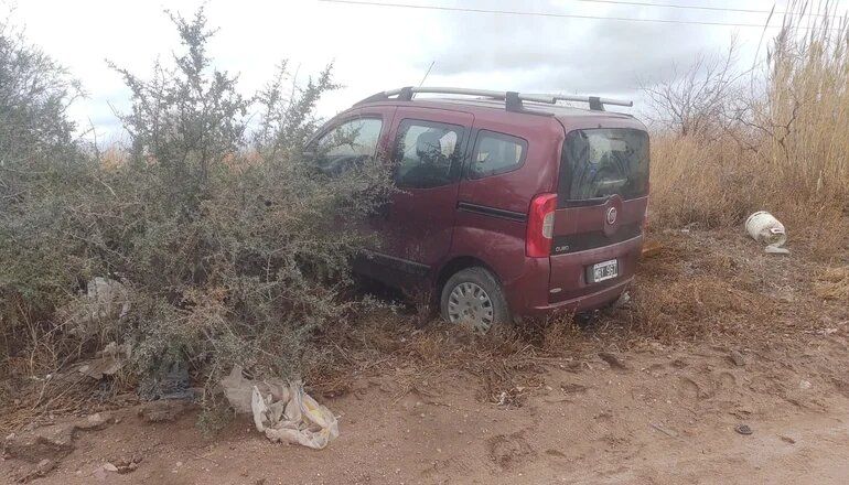 Robó, huyó, volcó y terminó detenido e internado en el hospital