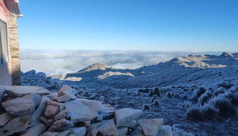 Por las nevadas, cortaron el camino al filo en Merlo