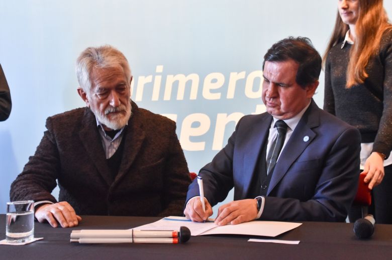El gobernador firmó un convenio con la Agencia Nacional de Discapacidad