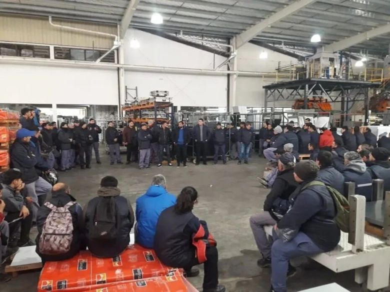 Trabajadores de Orbis y Polimetal realizaron protestas por reclamos salariales