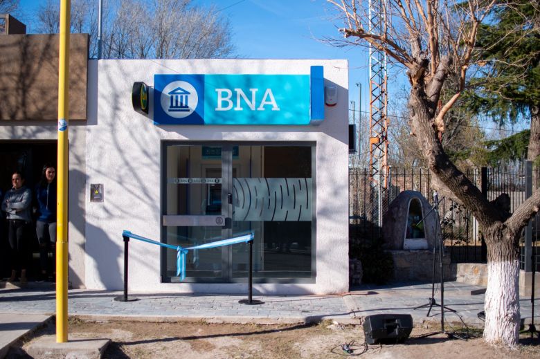 En Saladillo y Juan Llerena celebraron la inauguración de nuevos cajeros automáticos