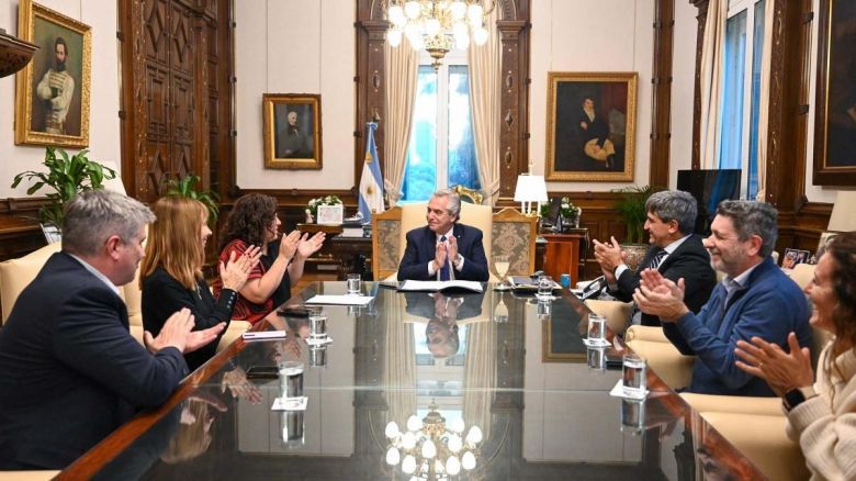 Alberto Fernández reglamentó la ley que obliga a vender antibióticos con receta archivada