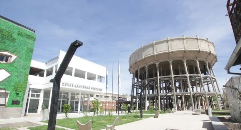 Se celebran los 99 años del icónico tanque de Obras Sanitarias