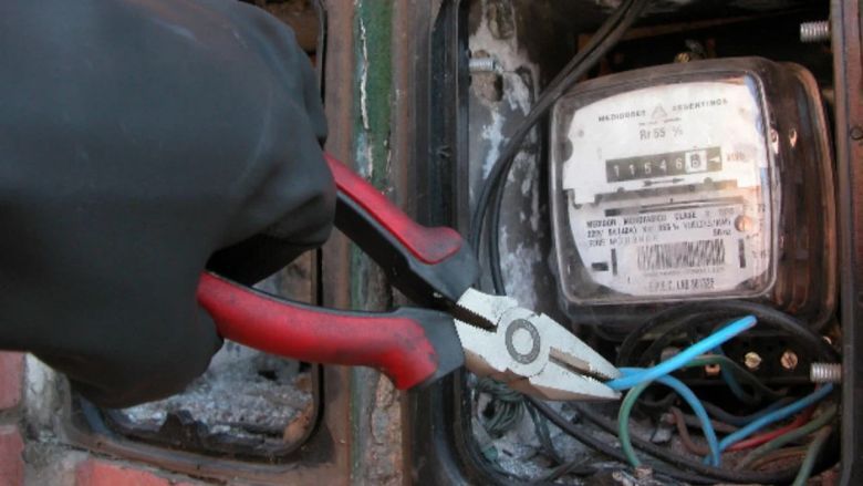 Córdoba: Un niño de 7 años sufrió una descarga eléctrica por una conexión clandestina.