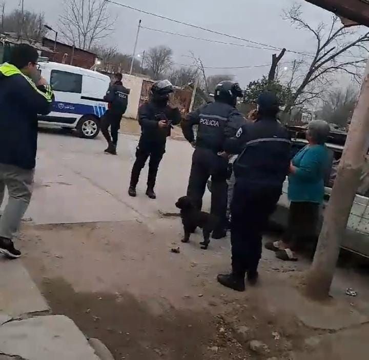 Villa Mercedes: Incidentes durante un operativo de control entre vecinos y la Policía 