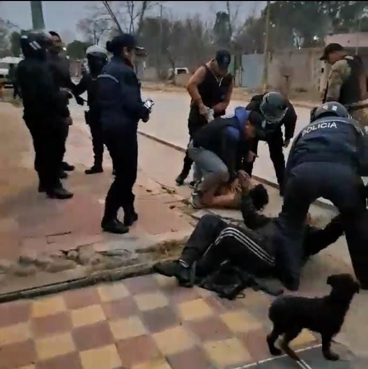 Villa Mercedes: Incidentes durante un operativo de control entre vecinos y la Policía 