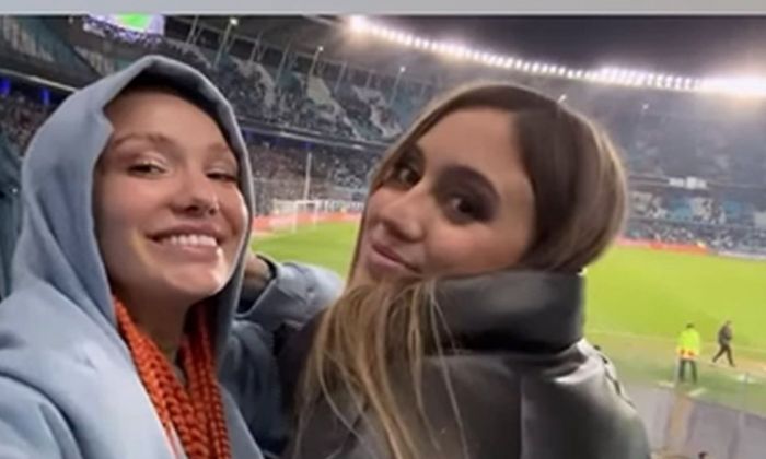 La amistad menos pensada: La Joaqui y More Beltrán fueron juntas a la cancha de Racing y grabaron un divertido video