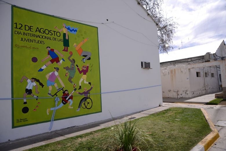 Inauguraron un mural para conmemorar el Día Internacional de las Juventudes