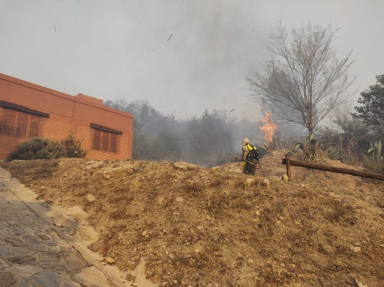 El fuego esta afectando vivendas de El Trapiche 
