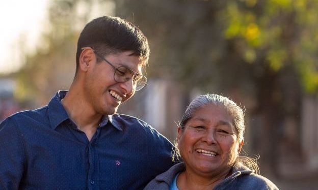 El primer universitario de una familia humilde de Salta que enorgullece a todo un pueblo