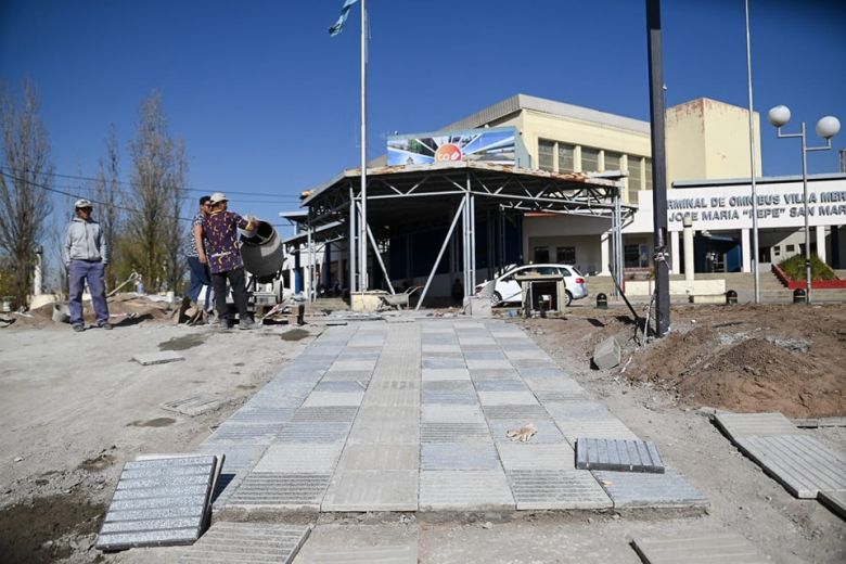 Avanzan las obras en las plazas Teodoro Fels y de la Santa Cruz