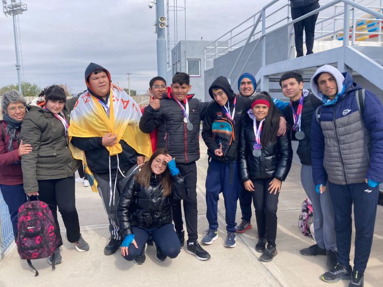Excelente desempeño de atletismo adaptado de La Pedrera en los Juegos Deportivos