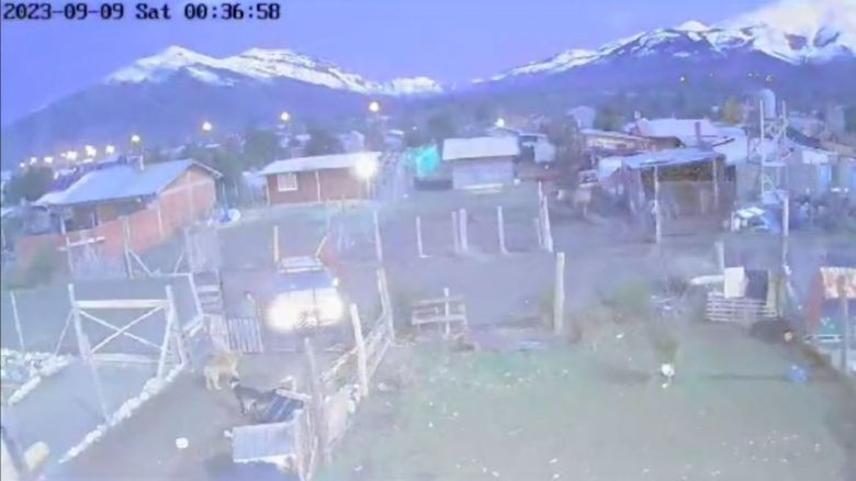 Una extraña luz cruzó el cielo de Bariloche, se hizo de día en plena madrugada y sorprendió a todos