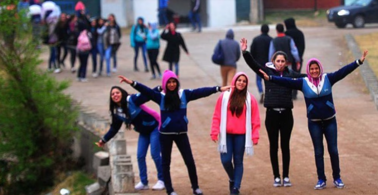 Cómo evitar estafas en alquileres de cabañas en el día del estudiante