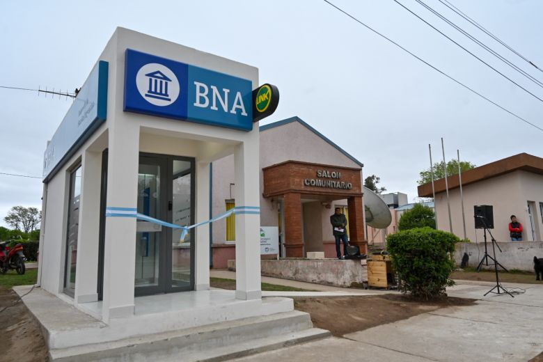 Inauguraron cajeros automáticos en Anchorena y Fortuna