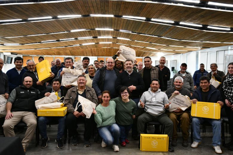 Entregaron kits de sanidad a más de cien productores apícolas
