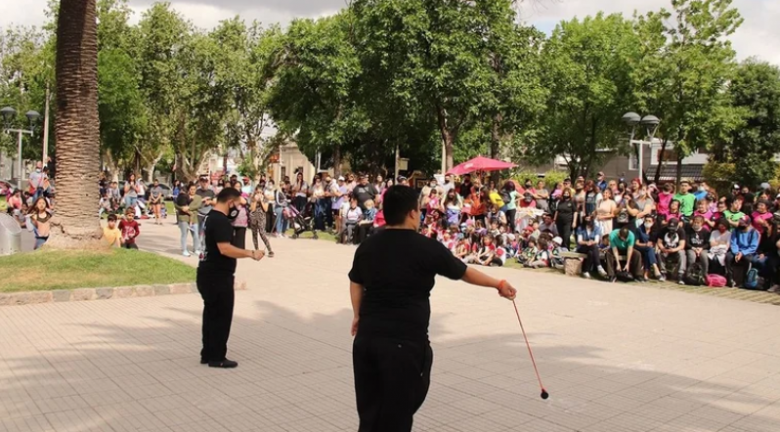 Realizan la 22° Mateada por la Inclusión en plaza San Martín