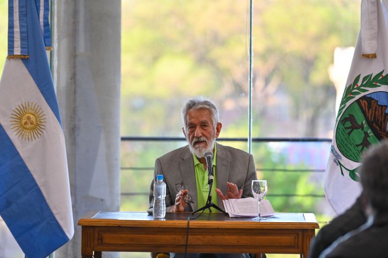 El Gobernador convocará a dirigentes de la oposición