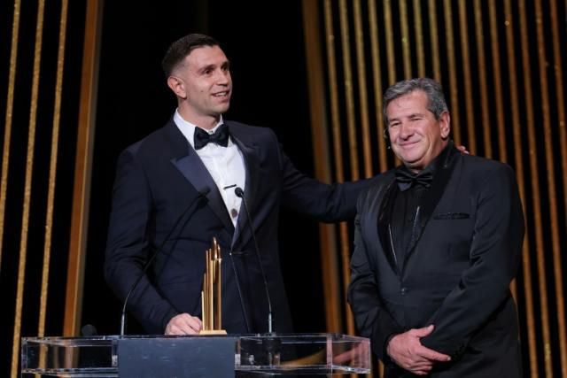 Emiliano Martínez gana el premio Yashin al mejor portero del año