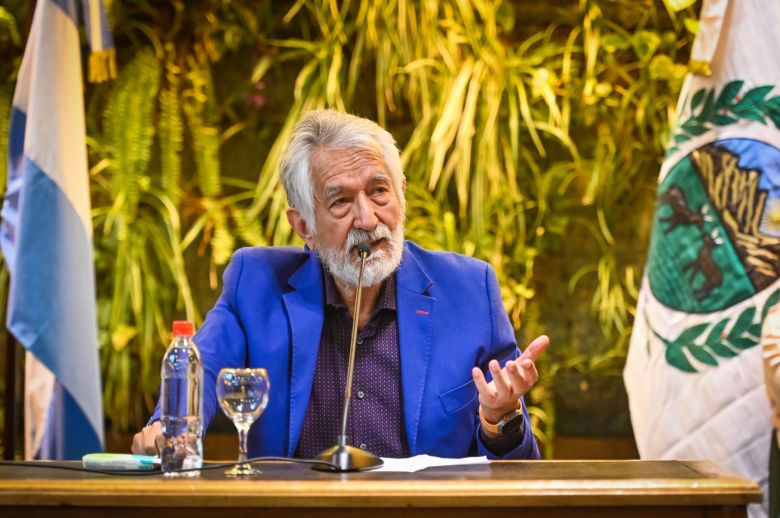 El gobernador anunció un nuevo aumento salarial para toda la Administración pública