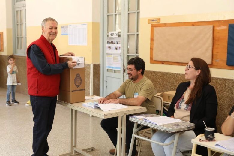 Votó el gobernador Juan Schiaretti