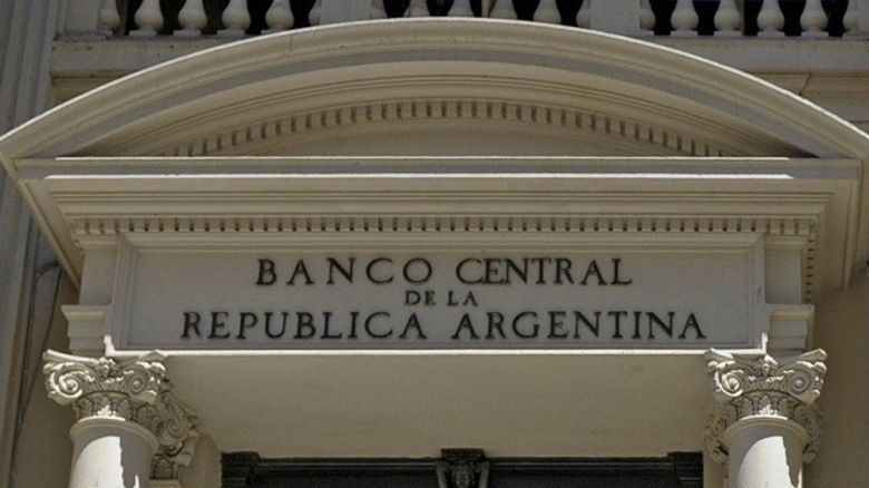 El Banco Central compró US$88 millones y los dólares bursátiles siguen bajando 