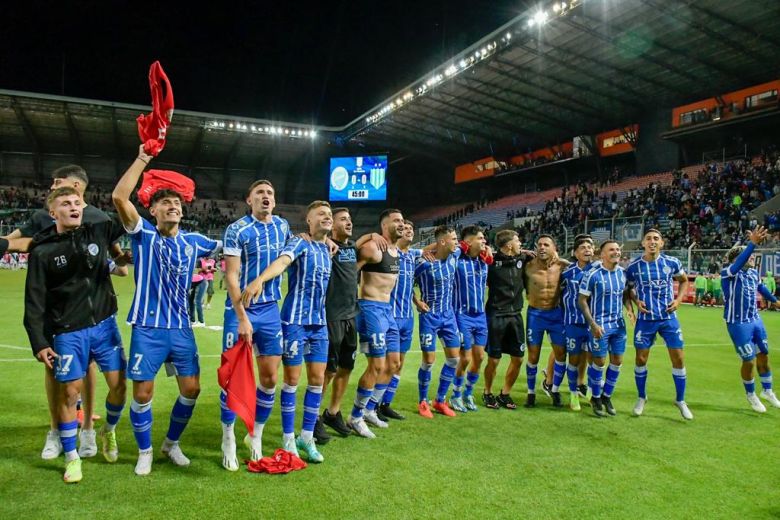 Godoy Cruz le ganó por penales a Banfield y festejó en La Pedrera