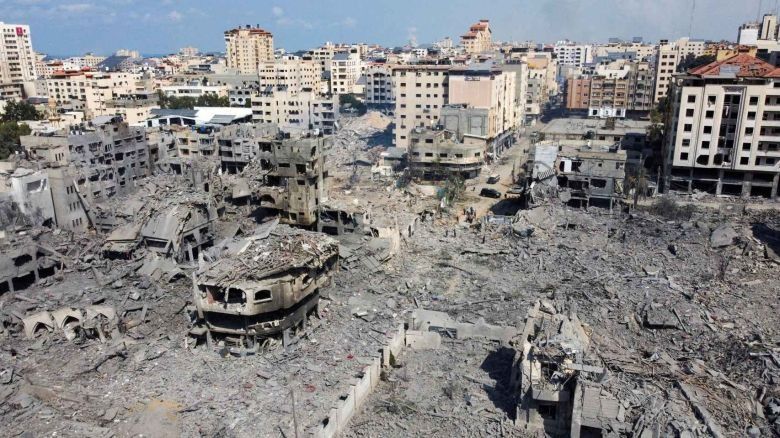 Franja de Gaza: bombardeo israelí impactó en un campo de refugiados 