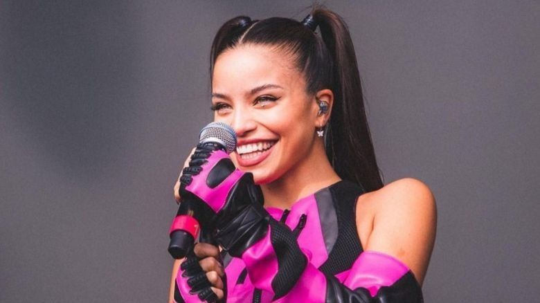 Emilia se emocionó tras agotar 100.000 entradas en 10 horas 