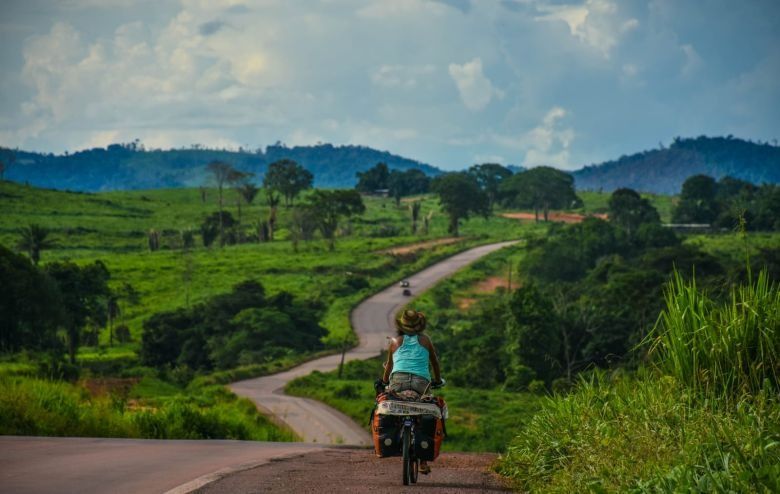 22 mil kilómetros de sueños e inspiración: una rionegrina viaja sola en su bicicleta por Brasil 