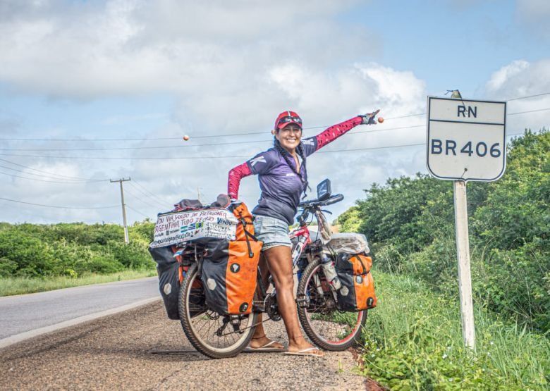 22 mil kilómetros de sueños e inspiración: una rionegrina viaja sola en su bicicleta por Brasil 