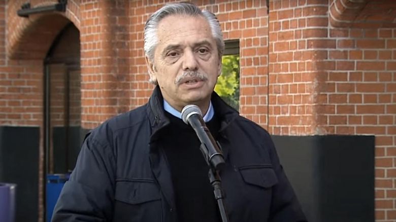 "Estamos dejando un país en marcha", dijo Fernández al despedirse de los trabajadores de la Casa Rosada